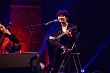 Lê Cát Trọng Lý “hút” khán giả tại Monsoon bằng phong cách riêng