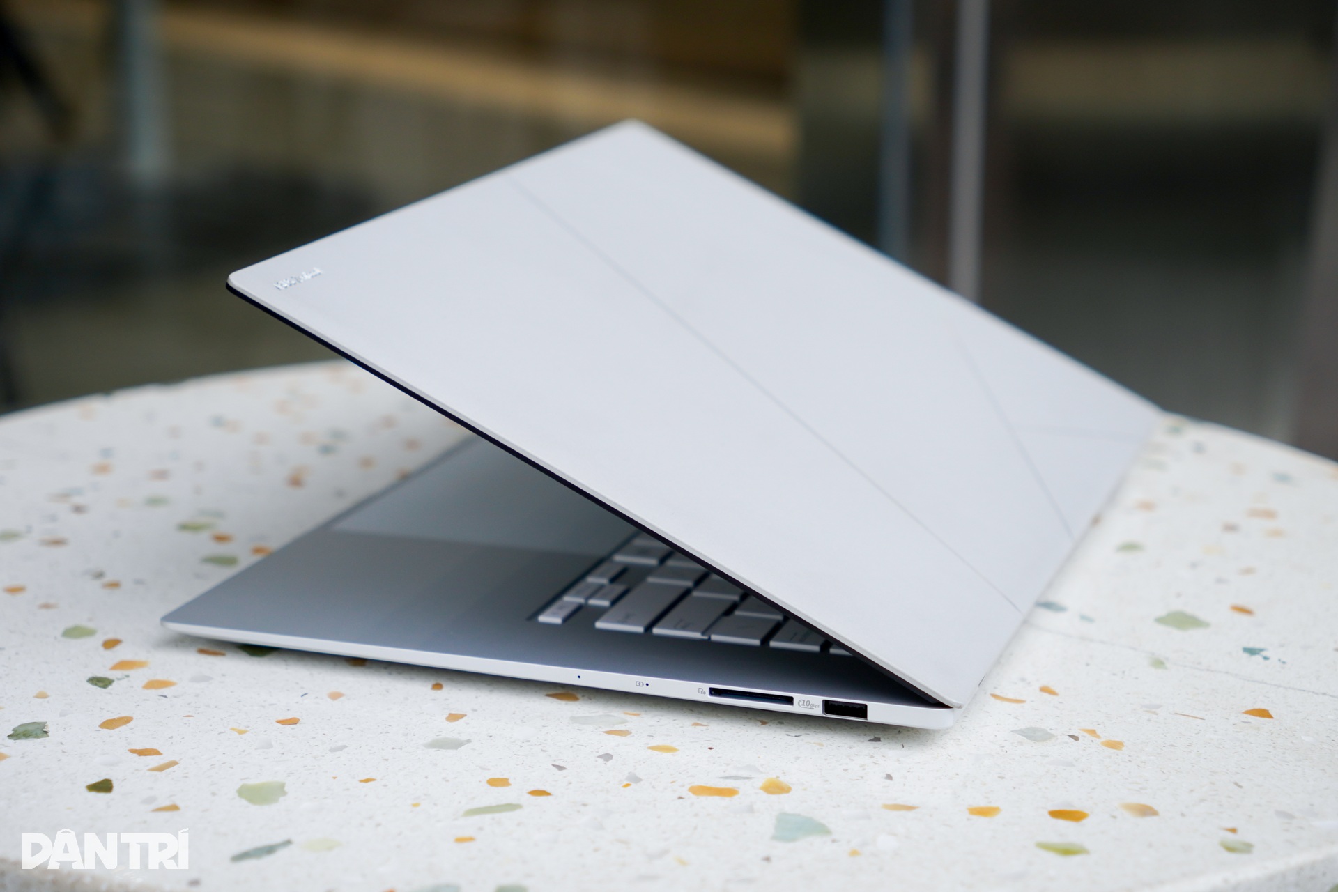 Обзор Asus Zenbook S16: конкурент MacBook Air M4 15 дюймов — 12 Đánh giá Asus Zenbook S16: Đối thủ của MacBook Air M4 15 inch - 12
