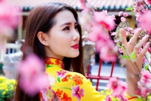 Nữ sinh Kiến trúc duyên dáng áo dài đón chào “năm tuổi”