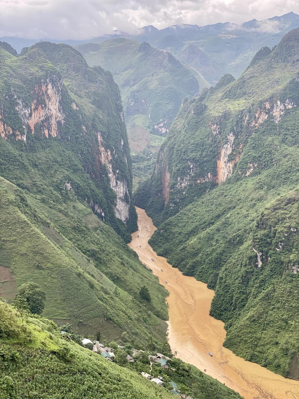 Hà Giang cảnh báo du khách không tắm thác, đi thuyền tại các điểm mưa lũ - 2 Hà Giang cảnh báo du khách không tắm thác, đi thuyền tại các điểm mưa lũ - 2