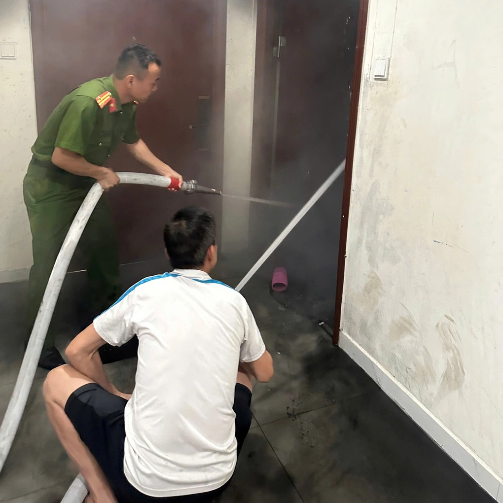 Lại cháy căn hộ tầng 23 chung cư ở Hà Nội - 3 Lại cháy căn hộ tầng 23 chung cư ở Hà Nội - 3