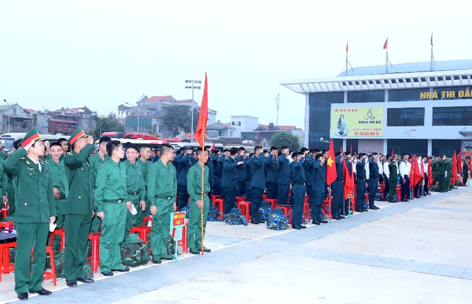 Sáng nay hàng nghìn tân binh lên đường nhập ngũ - 1 Sáng nay hàng nghìn tân binh lên đường nhập ngũ - 1