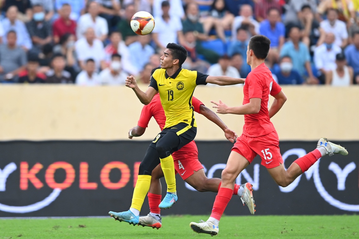 Suýt thua Singapore, U23 Malaysia vẫn giữ được ngôi đầu bảng B - 1 Suýt thua Singapore, U23 Malaysia vẫn giữ được ngôi đầu bảng B - 1