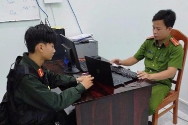 Bắt 2 thanh thiếu niên giả danh công an cưỡng đoạt tài sản ở Bình Thuận