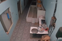 Bé trai rơi từ mái nhà và chuyện tai nạn với trẻ ngay tại gia đình