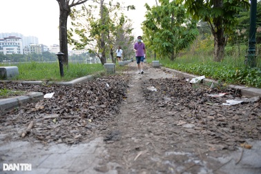 Công viên gần 1.000 tỷ đồng nhếch nhác, bẩn thỉu giữ Thủ đô