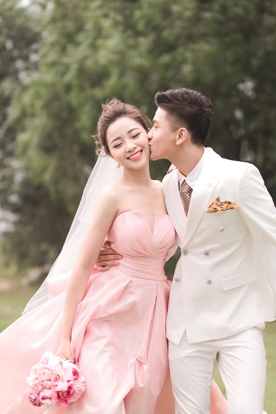 Ngắm bộ ảnh cưới tình bể bình của cầu thủ Phan Văn Đức và hot girl Nghệ An - 9 Ngắm bộ ảnh cưới tình bể bình của cầu thủ Phan Văn Đức và hot girl Nghệ An - 9
