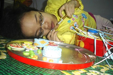 Cô gái xương thủy tinh "gieo" hi vọng cho người khuyết tật