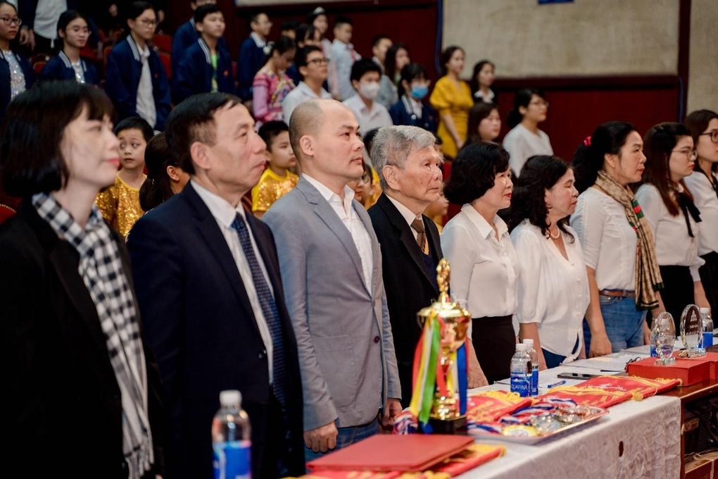 25 năm và những dấu ấn đặc biệt của trường THPT Hồng Hà - 1 25 năm và những dấu ấn đặc biệt của trường THPT Hồng Hà - 1