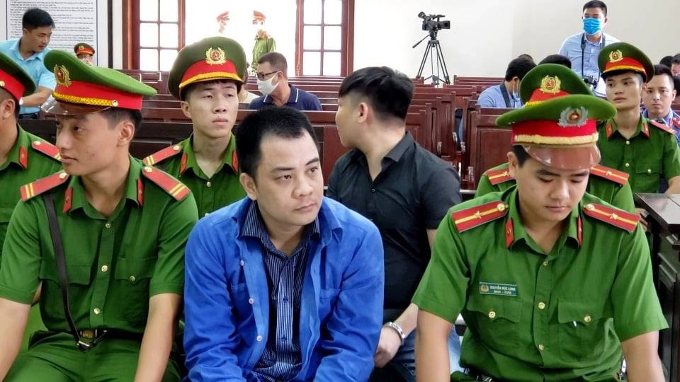 97827845_590756251646437_3843589125366087680_n.jpg xét xử vụ giám đốc gọi giang hồ vây xe chở công an