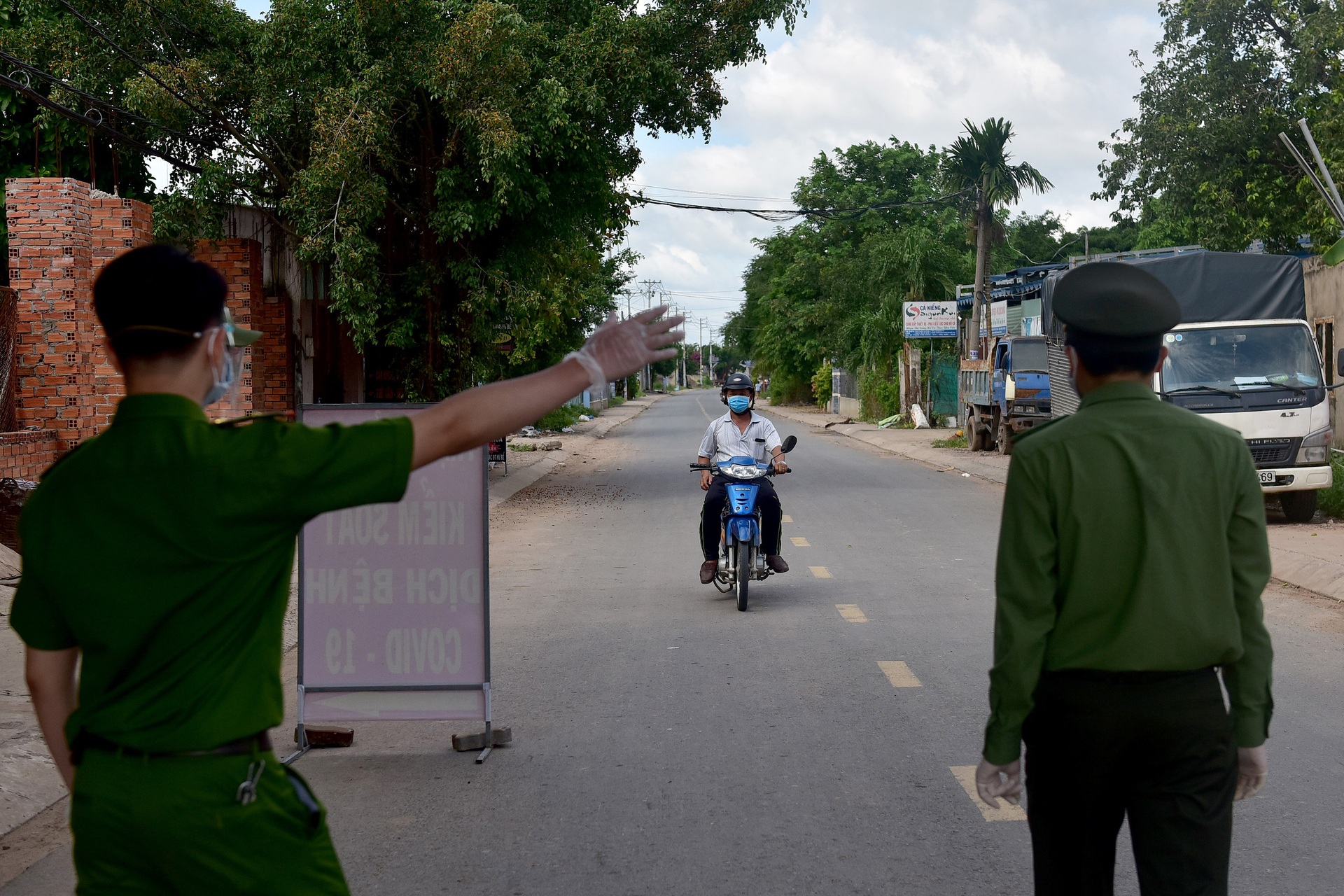 Bị test nhanh trên đường đi mua gạo, một người TPHCM dương tính SAR-CoV-2 - 3