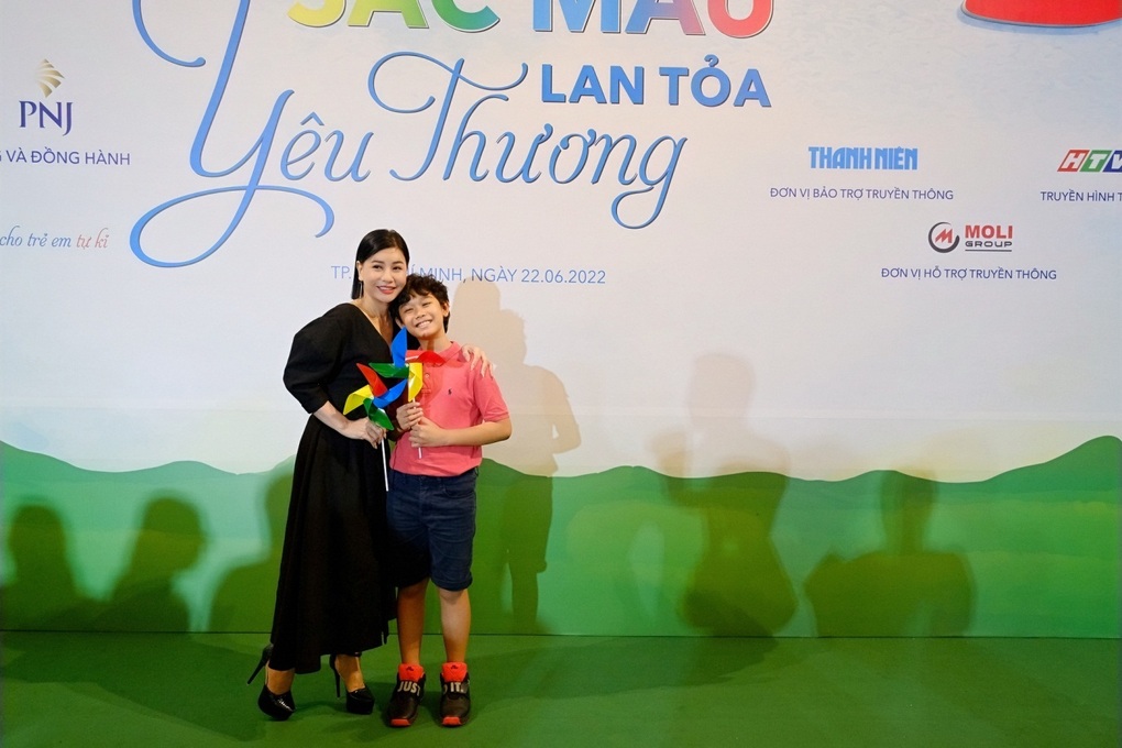 Dàn sao Việt chung tay lan tỏa yêu thương đến trẻ em tự kỷ - 6 Dàn sao Việt chung tay lan tỏa yêu thương đến trẻ em tự kỷ - 6