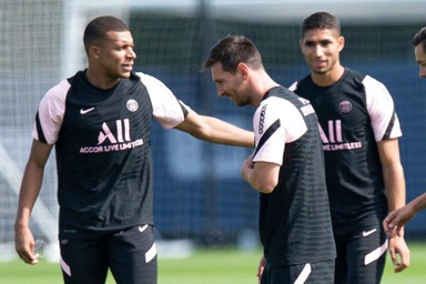 Kroos hé lộ khả năng Mbappe tới Real Madrid khi Messi gia nhập PSG