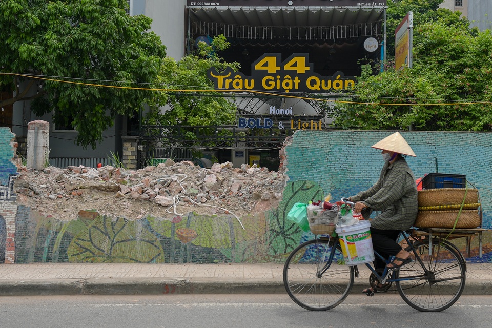Phá dỡ hơn 600m con đường gốm sứ để mở rộng đường Âu Cơ - 6 Phá dỡ hơn 600m con đường gốm sứ để mở rộng đường Âu Cơ - 6