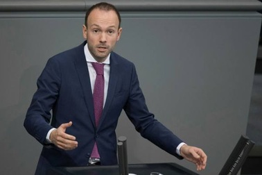 Nghị sĩ Đức mất chức vì bê bối mua bán khẩu trang Trung Quốc