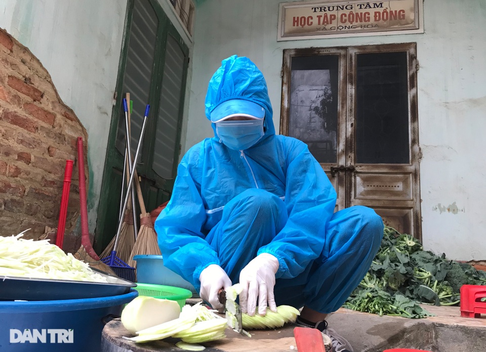 Cảm động bếp ăn dã chiến xuyên Tết luôn đỏ lửa tại ổ dịch TP Chí Linh - 4 Cảm động bếp ăn dã chiến xuyên Tết luôn đỏ lửa tại ổ dịch TP Chí Linh - 4