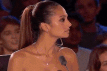 Kinh ngạc ảo thuật gia biến mẩu giấy thành quả trứng trong tích tắc