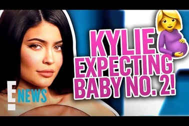 Kylie Jenner mang thai lần hai