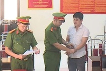 Cán bộ địa chính cấp giấy phép xây dựng giả, vòi vĩnh tiền xăng xe