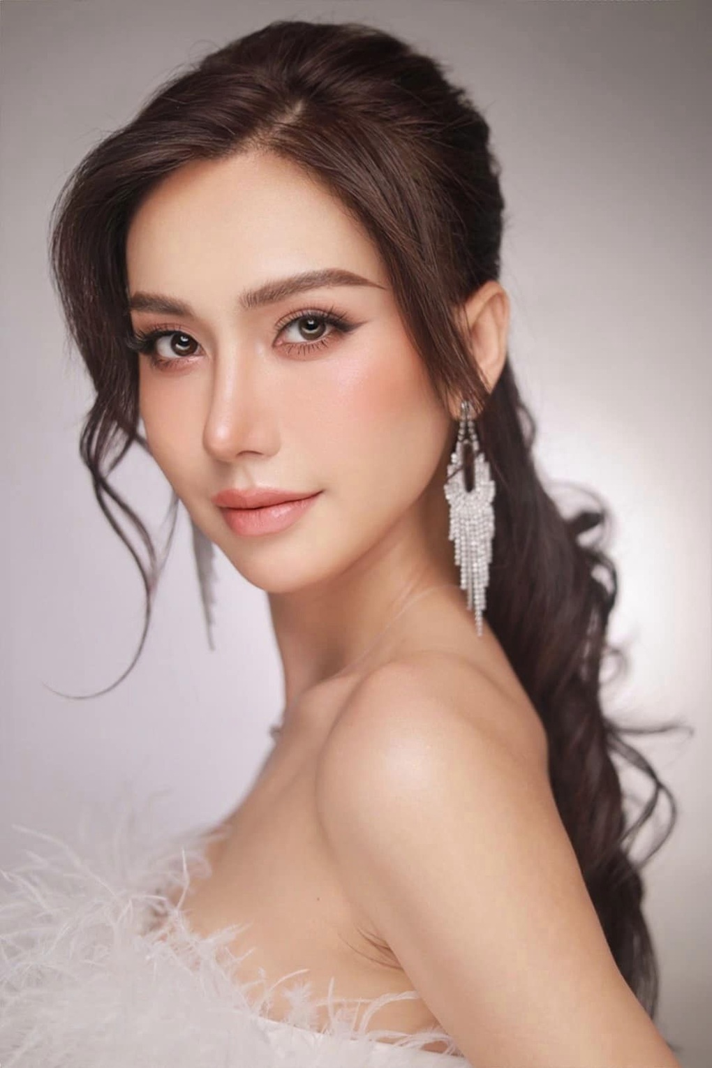 Lynk Lee ngày càng quyến rũ, tiết lộ vừa trùng tu 1 điểm trên gương mặt - 1 Lynk Lee ngày càng quyến rũ, tiết lộ vừa trùng tu 1 điểm trên gương mặt - 1