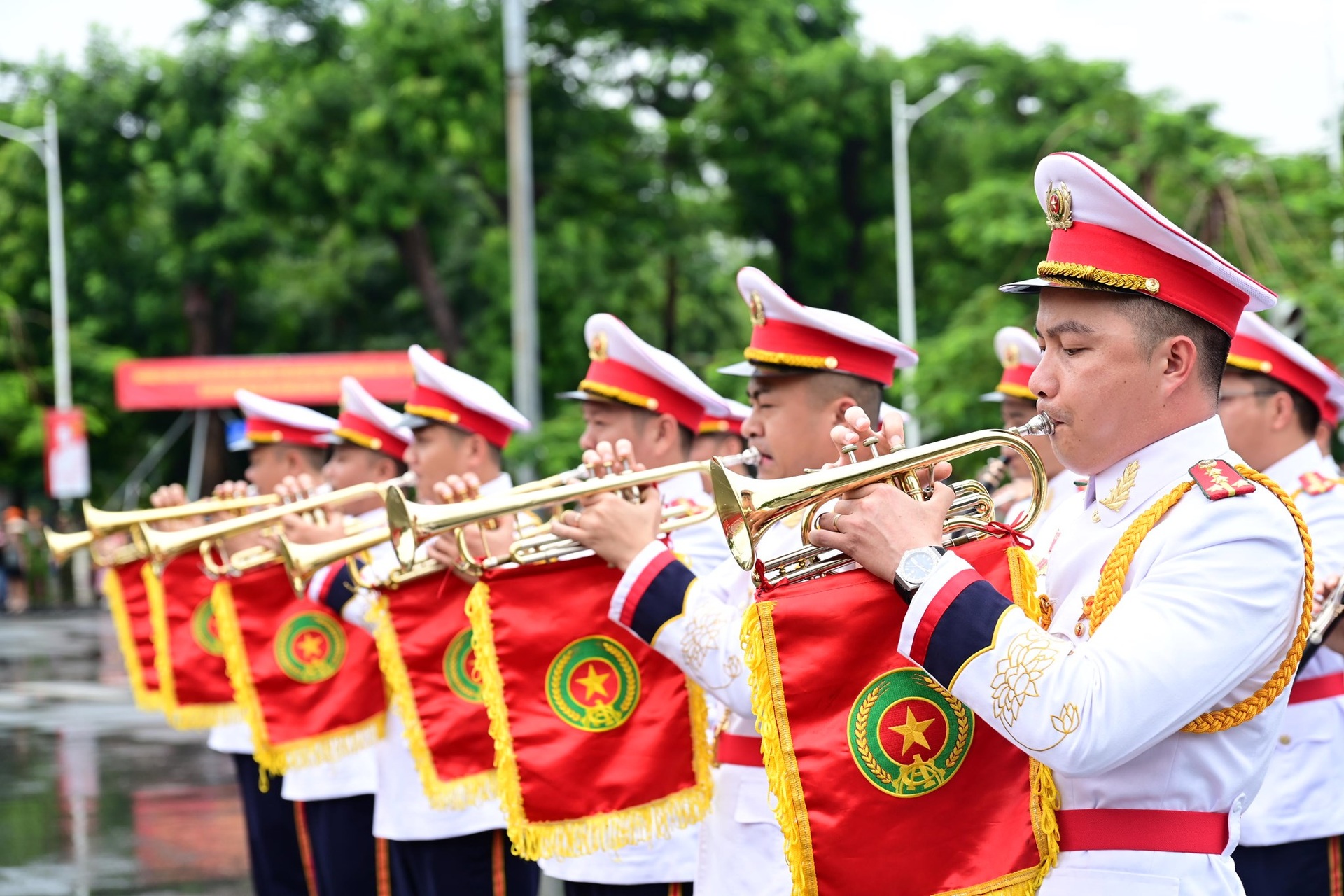 Kỵ binh Cảnh sát cơ động biểu diễn ở trung tâm Hải Phòng - 3 Kỵ binh Cảnh sát cơ động biểu diễn ở trung tâm Hải Phòng - 3