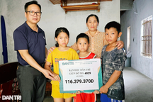 "Mẹ ơi, mẹ có tiền chữa bệnh rồi"