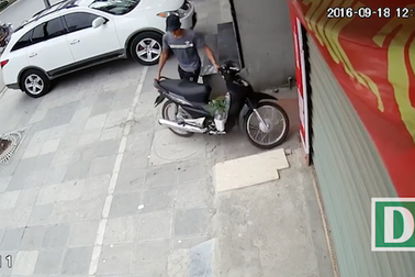 Siêu trộm bẻ khoá xe máy trong tích tắc ở Hà Nội