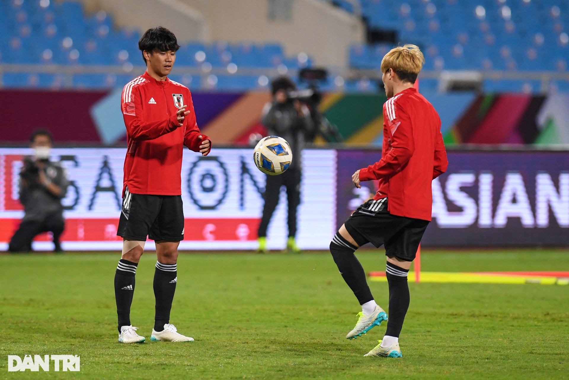 Minamino cùng dàn sao châu Âu của Nhật Bản tập luyện trên sân Mỹ Đình - 14 Minamino cùng dàn sao châu Âu của Nhật Bản tập luyện trên sân Mỹ Đình - 14