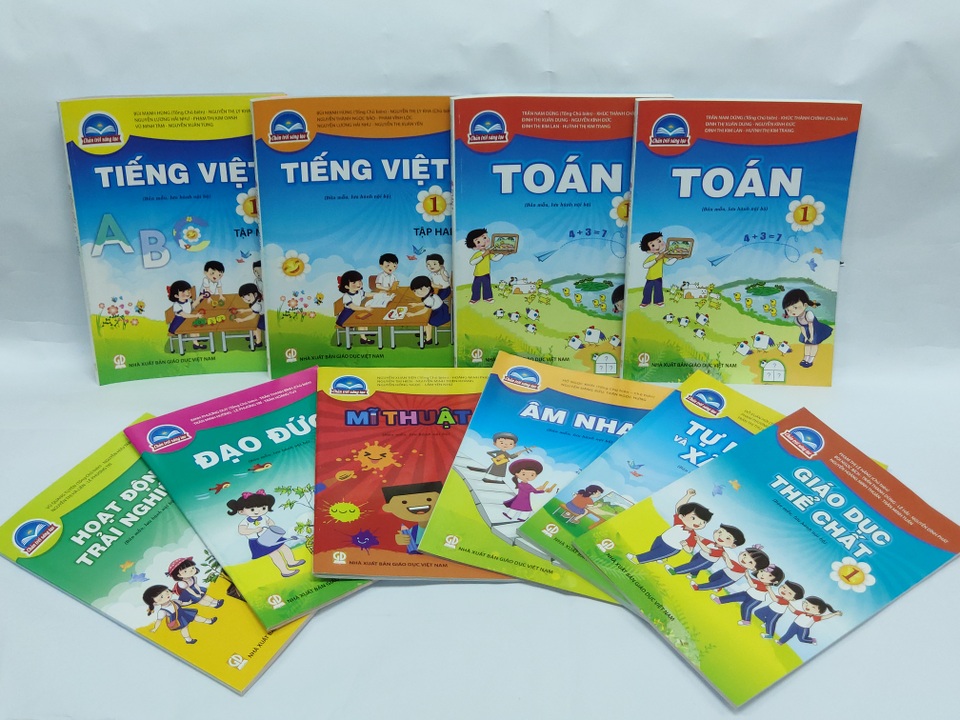 SGK lớp 1 mới tăng giá “phi mã” - 1 SGK lớp 1 mới tăng giá “phi mã” - 1