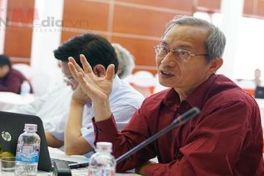 Nhóm tác giả sản phẩm di động “toát mồ hôi” bảo vệ Chung khảo Nhân tài Đất Việt 2016