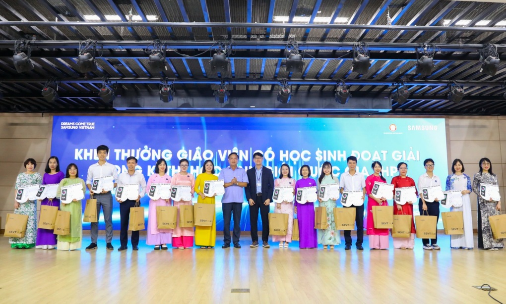 39 giáo viên có học sinh đạt giải quốc gia được thưởng gần 90 triệu đồng - 1 39 giáo viên có học sinh đạt giải quốc gia được thưởng gần 90 triệu đồng - 1