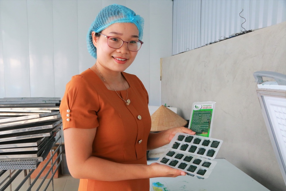 Vợ chồng cô giáo nuôi tảo thần kỳ bỏ túi trăm triệu đồng mỗi tháng - 4 Vợ chồng cô giáo nuôi tảo thần kỳ bỏ túi trăm triệu đồng mỗi tháng - 4