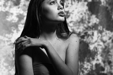 Những hình ảnh ấn tượng về Angelina Jolie năm 16 tuổi