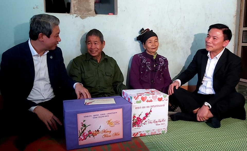 Bí thư Thanh Hóa thăm, tặng quà bộ đội biên phòng và gia đình chính sách - 5 Bí thư Thanh Hóa thăm, tặng quà bộ đội biên phòng và gia đình chính sách - 5