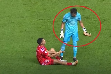 Cầu thủ Thái Lan chơi xấu đối thủ và cái kết đắng