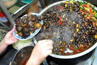 Thưởng thức ốc nóng Hà Nội “ngày trở gió”