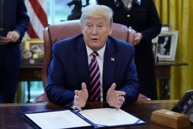 Gần 52.000 người chết vì Covid-19, ông Trump nói Mỹ đã ứng phó rất tốt