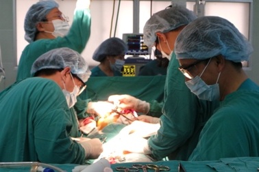 Cứu sống bệnh nhân tự dùng kim đâm thấu tim