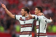C.Ronaldo lập ba kỷ lục, Bồ Đào Nha thắng nhọc nhằn Hungary