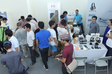 Hàng trăm người tham dự "bữa tiệc" âm thanh số tại Hà Nội