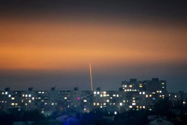 Nga ồ ạt tấn công các thành phố xa tiền tuyến của Ukraine