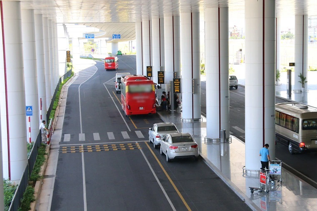 Tài xế taxi dùng tua vít tấn công nhân viên an ninh sân bay Nội Bài - 1 Tài xế taxi dùng tua vít tấn công nhân viên an ninh sân bay Nội Bài - 1