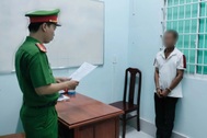Cha cưỡng bức, đe dọa hiếp dâm con ruột