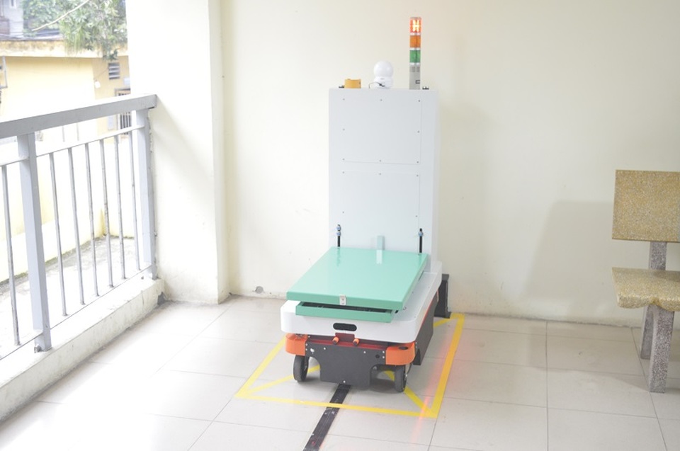 Việt Nam chế tạo thành công robot vận chuyển trong các khu vực cách ly - 7 Việt Nam chế tạo thành công robot vận chuyển trong các khu vực cách ly - 7