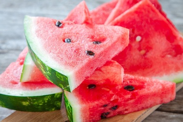 Tại sao không nên uống nhiều nước sau khi ăn dưa hấu
