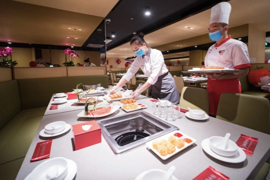 ປະລິນຍາຕີລະດັບດີ ຖ່ອມຕົວໄປສະໝັກວຽກເປັນພະນັກງານຮັບໃຊ້, ແຕ່ຖືກປະຕິເສດຢ່າງໂຫດຮ້າຍ - 2 Cử nhân bằng giỏi hạ mình xin làm bưng bê, bị từ chối phũ phàng - 2