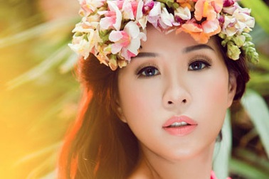 Hoa hậu Thu Hoài rực rỡ trong chùm ảnh đón xuân