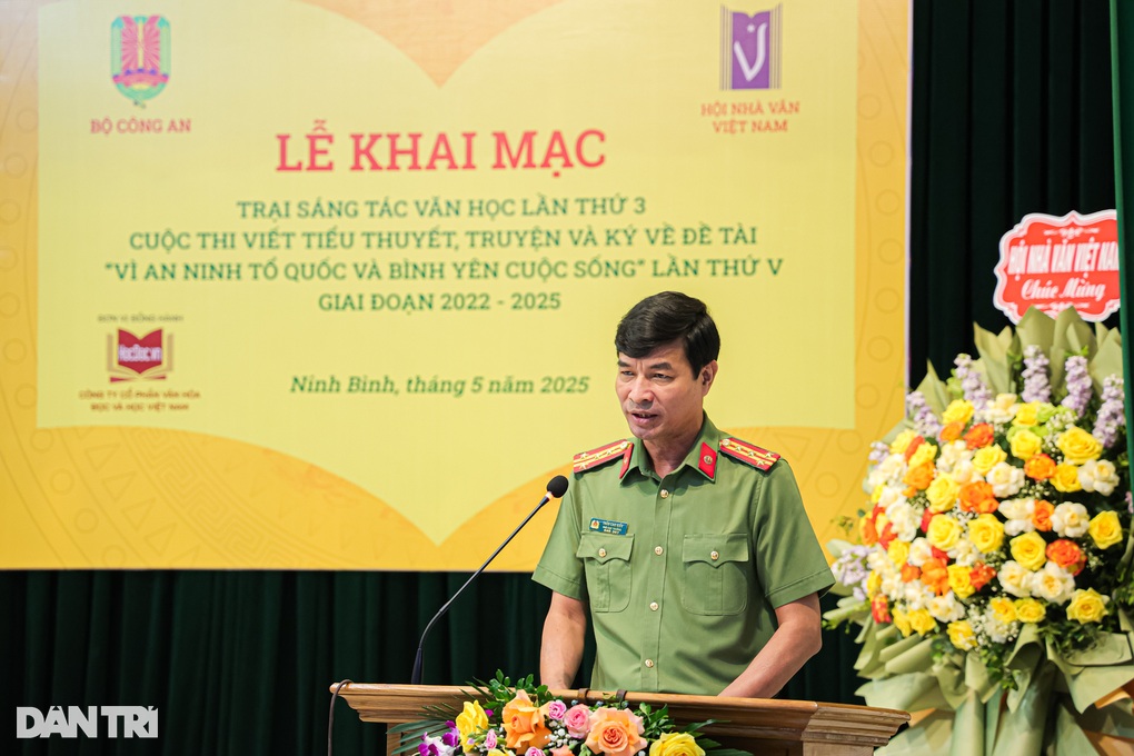Khai mạc trại viết lần 3: Lan tỏa hình tượng chiến sĩ công an trong văn học - 1 Khai mạc trại viết lần 3: Lan tỏa hình tượng chiến sĩ công an trong văn học - 1