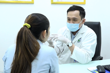 Người phụ nữ bị axit phá hỏng mặt vì thoa thuốc trị nám mua ở chợ