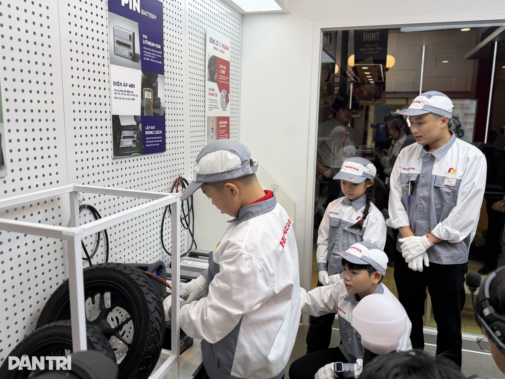 Honda Việt Nam mở trung tâm công nghệ xe máy điện cho trẻ em - 1